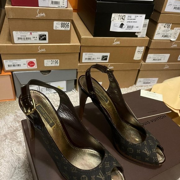 Louis Vuitton Monogram Heel - Picture 2 of 8